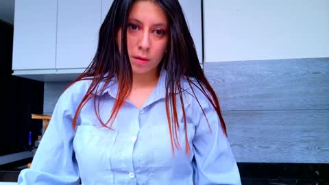 Snapshot of moon_blue222 chatting on December 12, 9:37 pm Tamara Bela your favorite lover from Colombia online show from December 12, 9:37 pm
