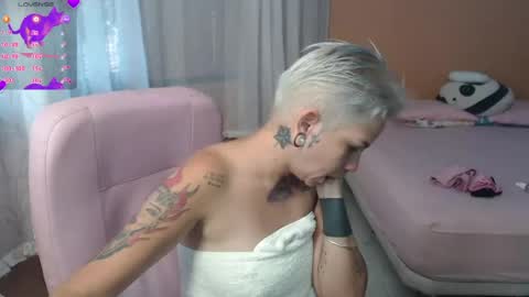 Snapshot of moon_cat85 chatting on June 19, 2:43 pm Luna online show from June 19, 2:43 pm