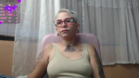 Snapshot of moon_cat85 chatting on June 23, 12:25 pm Luna online show from June 23, 12:25 pm