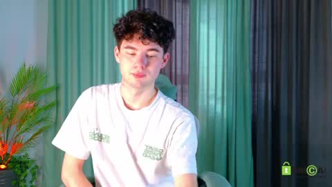 moon_gloww online show from April 8, 2:11 am