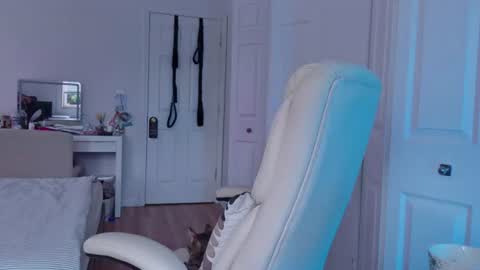 Snapshot of moon_light_girl chatting on June 18, 12:09 pm moon_light_girl online show from June 18, 12:09 pm