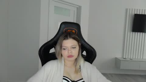 Snapshot of moon_lili chatting on March 22, 12:30 pm moon_lili online show from March 22, 12:30 pm