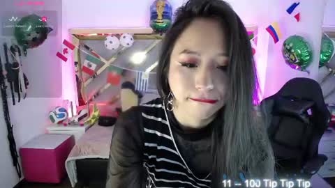 Snapshot of moon_water__ chatting on July 7, 10:52 am Moon Water online show from July 7, 10:52 am