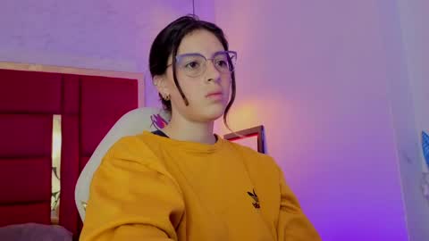 Snapshot of moon_winy chatting on April 23, 11:20 am Winy online show from April 23, 11:20 am