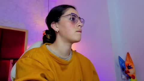 Snapshot of moon_winy chatting on May 20, 11:16 am Winy online show from May 20, 11:16 am