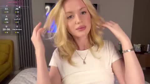 moonavellle_ online show from June 21, 9:17 pm