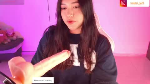 Snapshot of moonbella_bell chatting on June 8, 2:01 am bell online show from June 8, 2:01 am