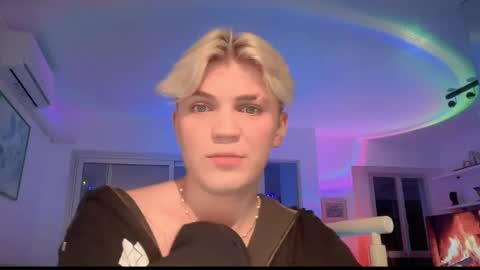 Snapshot of moonflamek chatting on February 22, 7:12 pm moonflamek online show from February 22, 7:12 pm