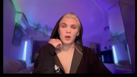 Snapshot of moonflamek chatting on March 29, 8:20 pm moonflamek online show from March 29, 8:20 pm