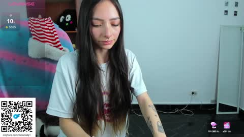 Snapshot of moonlady_ chatting on December 18, 10:35 pm MOON online show from December 18, 10:35 pm