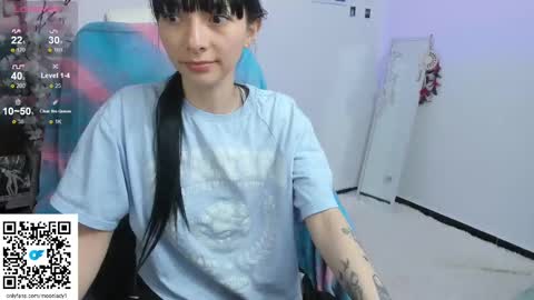 Snapshot of moonlady_ chatting on September 12, 11:04 pm MOON online show from September 12, 11:04 pm