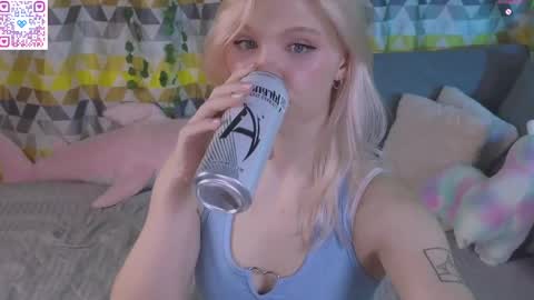 Snapshot of moonlight_mia chatting on May 22, 6:24 pm Mia online show from May 22, 6:24 pm
