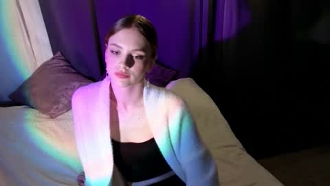 Snapshot of moonlightmaya chatting on October 19, 7:58 pm Maya online show from October 19, 7:58 pm