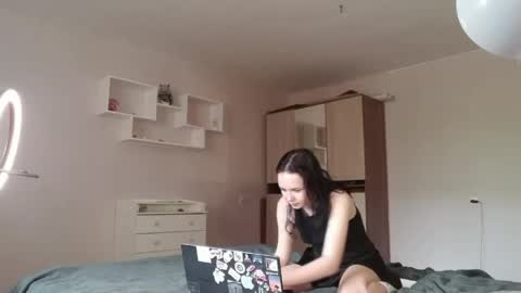 Snapshot of moonlightpoison chatting on May 18, 5:57 am moonlightpoison online show from May 18, 5:57 am