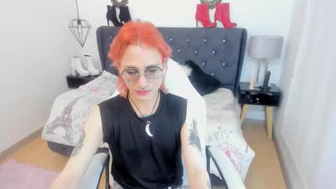 Moon online show from October 18, 7:58 pm