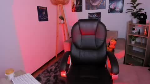 Snapshot of moonrose_1 chatting on April 21, 8:34 pm Rosa online show from April 21, 8:34 pm