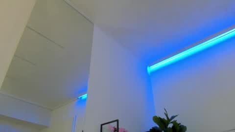 Moon Shard online show from April 7, 8:31 pm