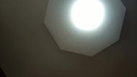 moos1 online show from March 28, 5:45 pm