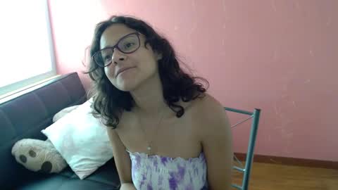Snapshot of mora_haze chatting on February 24, 6:47 pm Mora Haze 3 online show from February 24, 6:47 pm