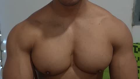 moreno1muscular online show from April 19, 2:49 pm