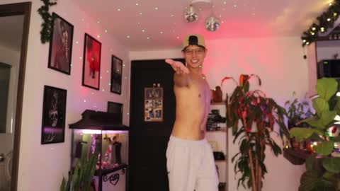 Snapshot of morgan_hiller chatting on January 21, 3:48 am online show from January 21, 3:48 am