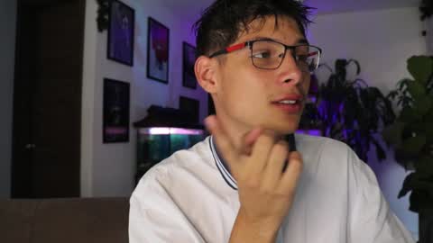 Snapshot of morgan_hiller chatting on February 2, 9:23 pm online show from February 2, 9:23 pm