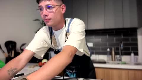 Snapshot of morgan_hiller chatting on September 20, 12:44 am online show from September 20, 12:44 am