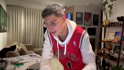 Snapshot of morgan_hiller chatting on October 28, 12:36 am online show from October 28, 12:36 am