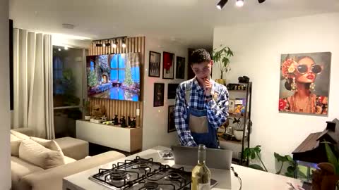   online show from November 8, 11:36 pm