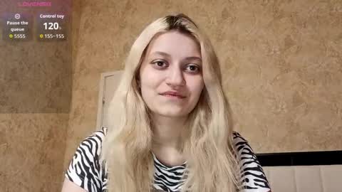 Snapshot of morgankesey chatting on March 29, 9:15 pm Eva is here now help me get 50 thumbs up pls online show from March 29, 9:15 pm