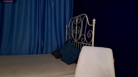 Snapshot of morgenstern__ chatting on December 9, 11:47 am morgenstern__ online show from December 9, 11:47 am