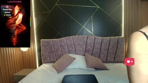 Moriah online show from March 30, 12:17 pm