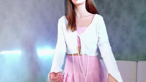 Snapshot of morninbunny_ chatting on June 3, 3:20 am Emilia online show from June 3, 3:20 am