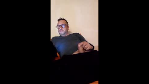 Snapshot of mospeleu chatting on March 9, 7:01 am Nomadu online show from March 9, 7:01 am