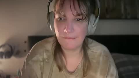 Snapshot of mossy_mommy chatting on May 24, 12:26 am Mossy Mommy online show from May 24, 12:26 am