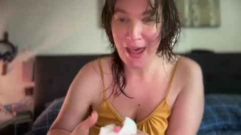 Snapshot of mossy_mommy chatting on July 10, 3:25 pm Mossy Mommy online show from July 10, 3:25 pm