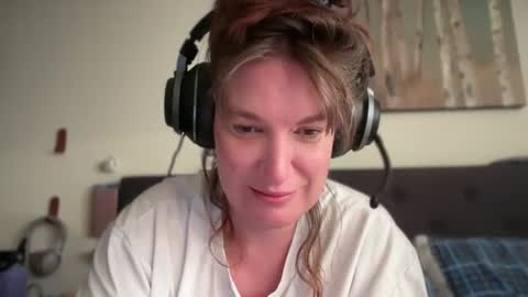 Snapshot of mossy_mommy chatting on July 12, 12:23 am Mossy Mommy online show from July 12, 12:23 am