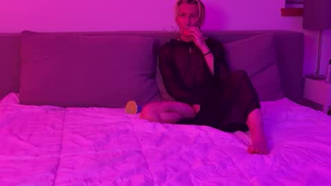 Snapshot of motobunny_sea chatting on January 8, 3:42 am MotoBunny online show from January 8, 3:42 am