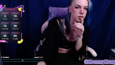 Snapshot of moxynverve chatting on February 8, 8:12 pm Moxy online show from February 8, 8:12 pm