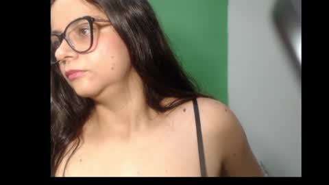 Snapshot of mp585040 chatting on June 17, 6:27 am mp585040 online show from June 17, 6:27 am