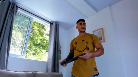 Snapshot of mr_adrian_ chatting on July 2, 6:47 pm online show from July 2, 6:47 pm