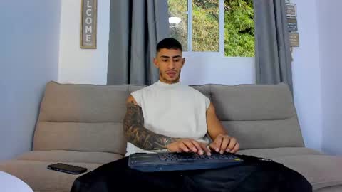 Snapshot of mr_adrian_ chatting on July 3, 6:47 pm online show from July 3, 6:47 pm