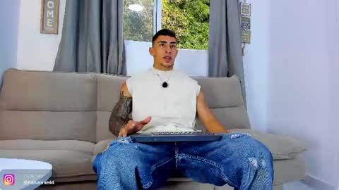 Snapshot of mr_adrian_ chatting on July 18, 9:29 pm online show from July 18, 9:29 pm
