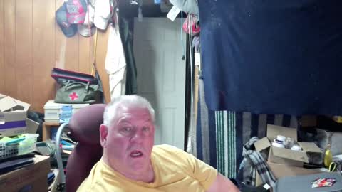 mr_canoe_licker_69 online show from December 2, 7:38 pm