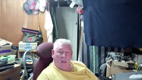 mr_canoe_licker_69 online show from December 4, 8:29 pm
