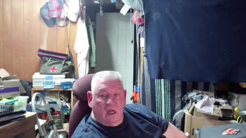 mr_canoe_licker_69 online show from December 6, 9:02 pm