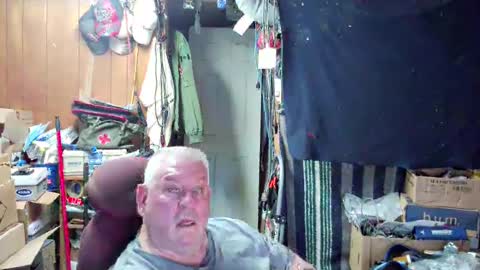 mr_canoe_licker_69 online show from December 13, 8:37 pm