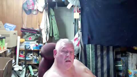 mr_canoe_licker_69 online show from December 15, 8:25 pm