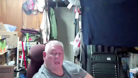 mr_canoe_licker_69 online show from December 17, 7:59 pm