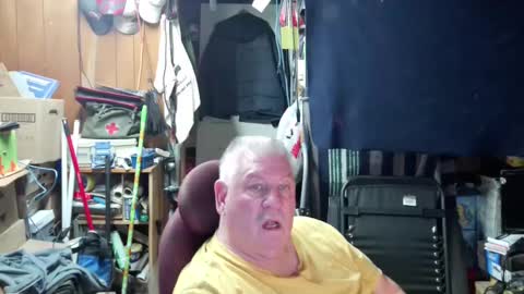 mr_canoe_licker_69 online show from December 31, 8:34 pm